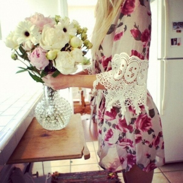 Блондинка с ромашками