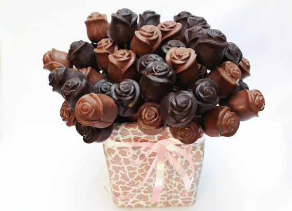 Композиции из шоколадных роз