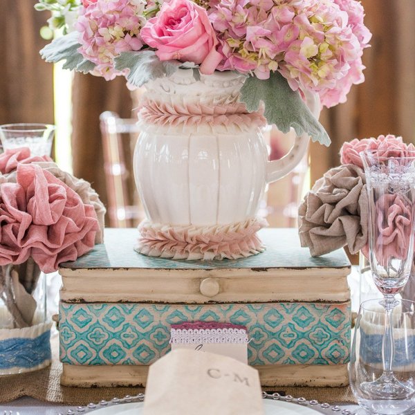 Лиловые цветы в вазе