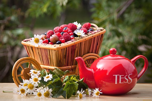 Gif доброе летнее утро с земляникой