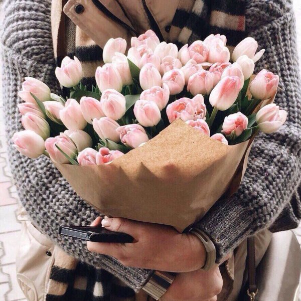 Девушка с пионом