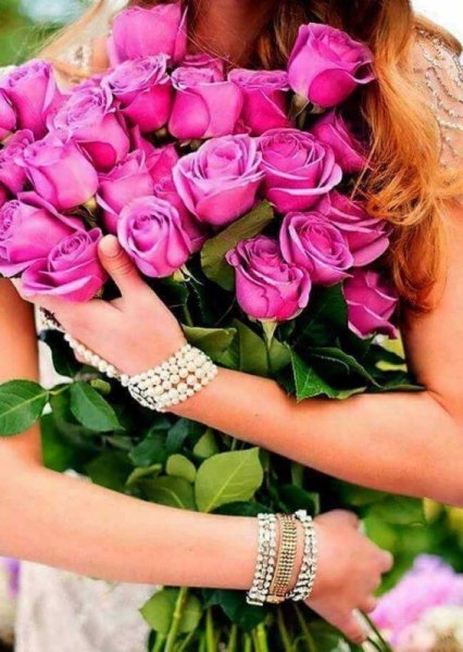 Роза в ладонях