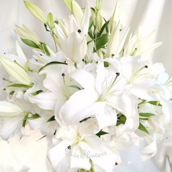 Красивый букет лилий с днем рождения