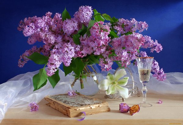 Цветы в вазе