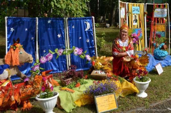 Композиция из цветов на день города