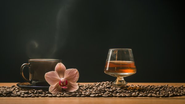 Чашка кофе с коньяком