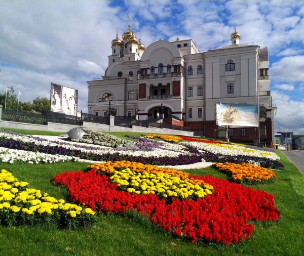 Цветники монастыря Дивеево