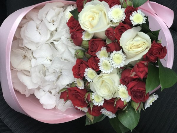 Эустомы, ирисы, гипсофила