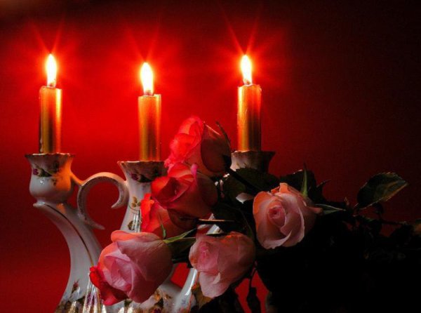 Свечи и цветы