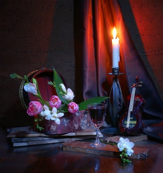 Свеча с цветами хризантемами