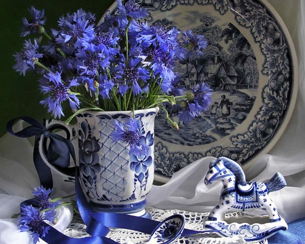 Натюрморт в бело голубых тонах