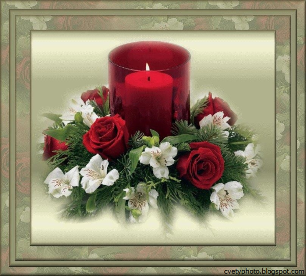Свеча памяти и цветы