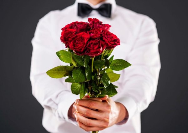 Букет цветов в руках