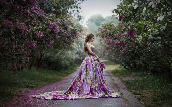 Женщина на лугу