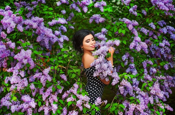 Блондинка в цветах