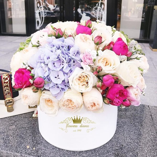 Шикарная коробка цветов