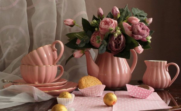 Натюрморт с чашкой чая