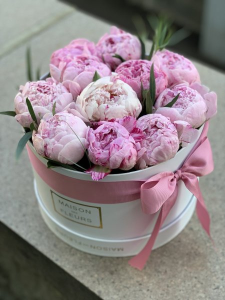 Пионы в коробке