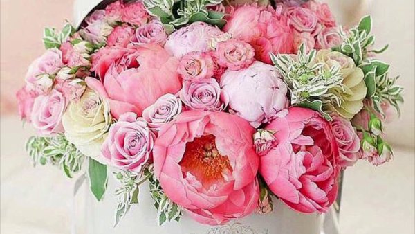 Открытка с днем рождения букет пионов