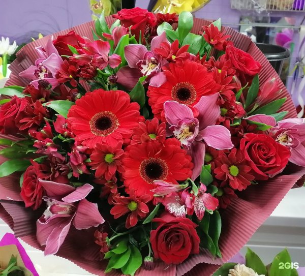 Цветочные часы на Поклонной горе в Москве