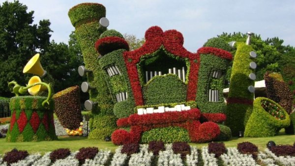 Топиарное искусство Диснейленд