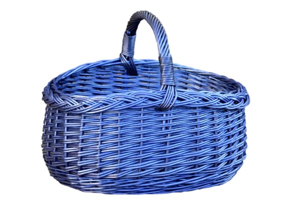 Синяя плетеная корзинка