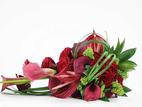 Гладиолусы и гипсофила букет