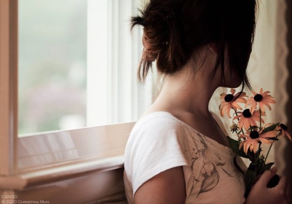 Девушка с цветами Инстаграм