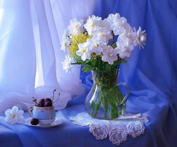 Нежный натюрморт с цветами