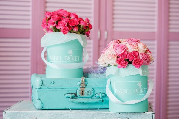 Бирюза и розовый цветы