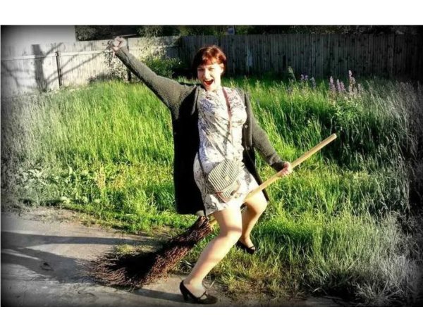 Девушка с битой