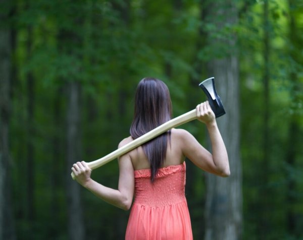 Девушки смешные с топором