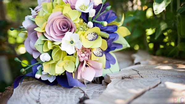 Стильный букет цветов