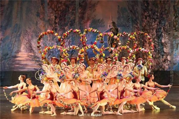 Танец и цветы акварель