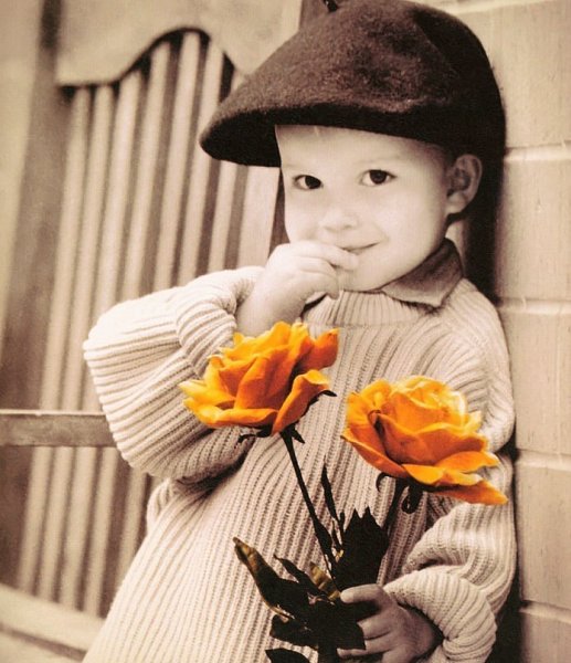 Мама ребенок цветы