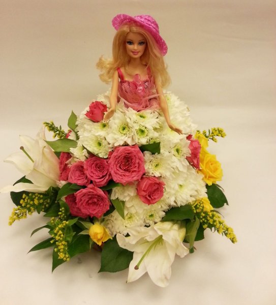 Кукла из цветов живых