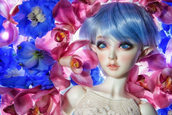 Куколка с цветами