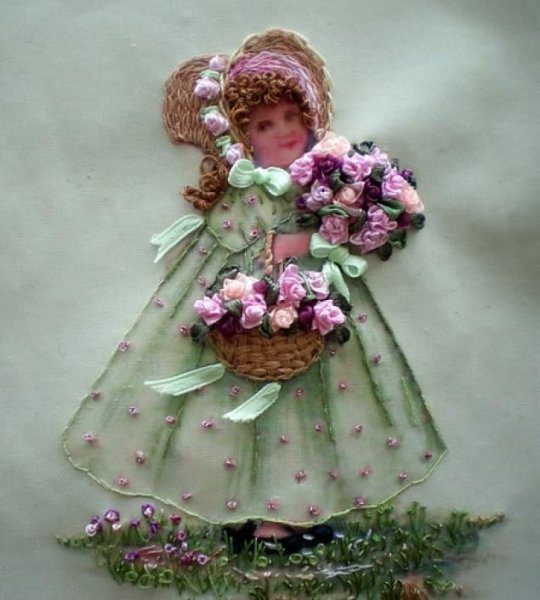Куколка с цветами