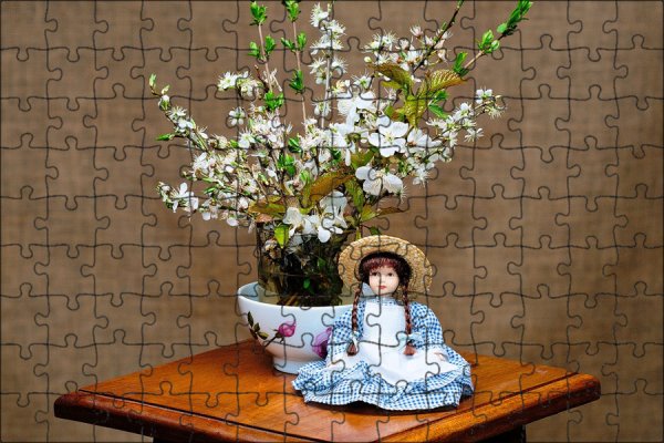 Ваза с цветочками кукла