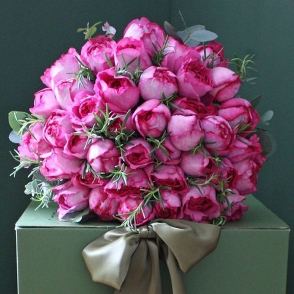 Стильный букет необычные цветы