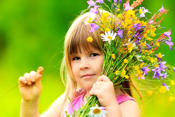 Дети с цветами