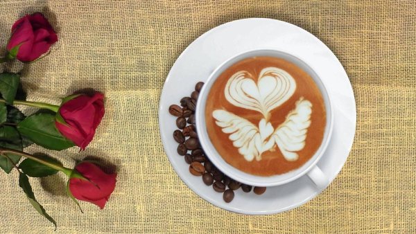 Чашка кофе с цветами