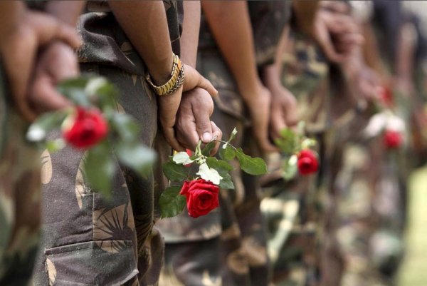 Военный с цветами