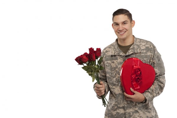 Солдат с цветами