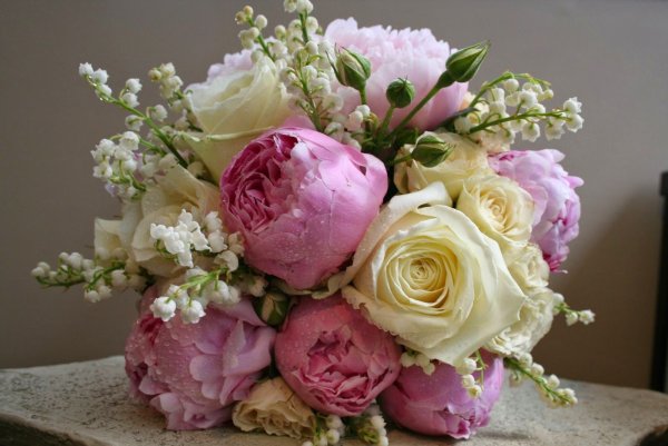 Красивый букет пионов с днем рождения