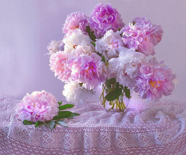 С днём рождения пионы