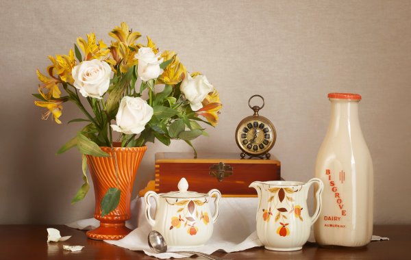 Натюрморт с чайной посудой