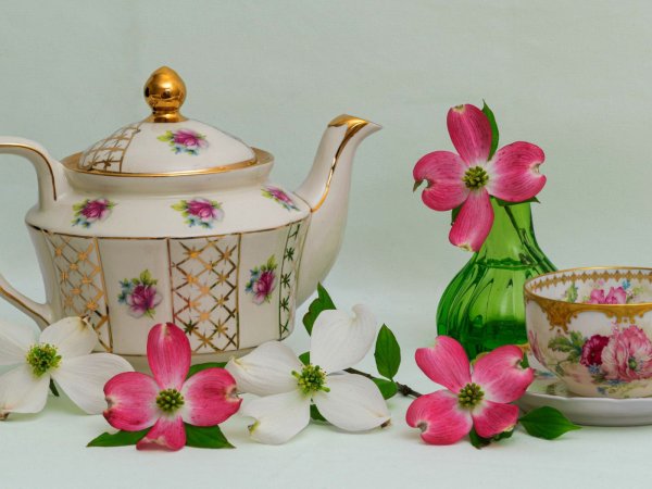Ветка цветов на чайник