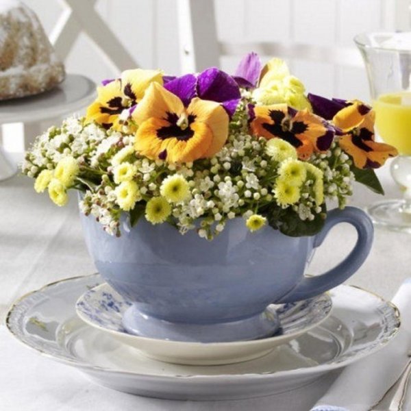 Цветочная композиция в чашке