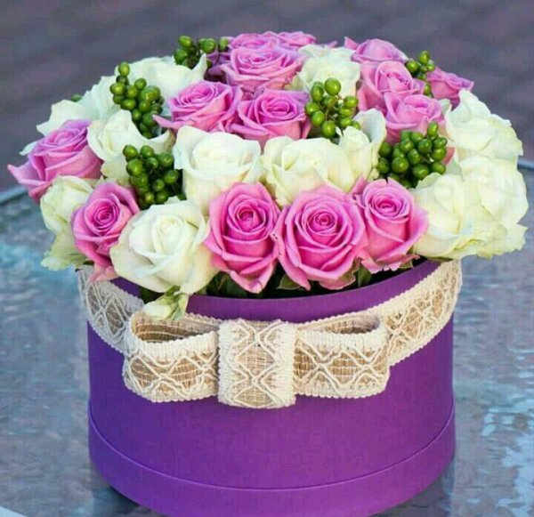 Красивые цветы в коробке
